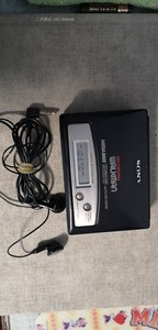 二手索尼SONY磁带录放收音机，原装耳机，收音显示正常，磁带不转