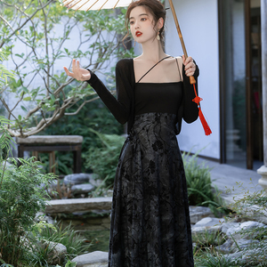 斩女穿搭新中式辣妹黑色连衣裙气质女装2024新款裙子女秋季设计感