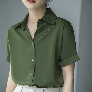 2023实拍新款绿色短袖衬衫设计感小众夏复古宽松日系百搭缎面上衣