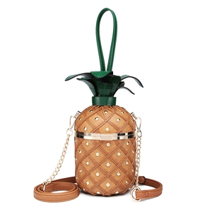 特色新款女包包单肩斜挎个性小挎包菠萝型包锁扣链条包铆钉拼接包