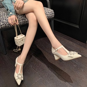 白色玛丽珍鞋2023新款尖头粗跟T型带水钻扣高跟鞋法式气质单鞋女