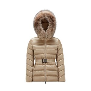 Moncler/蒙克莱23新款 女浅褐色尼龙狐狸毛可拆边系扣羽绒服