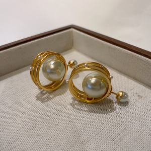 2024新款镂空轻奢字母耳环大小珍珠前后两戴款耳钉欧美法式饰品