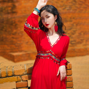 青海湖沙滩裙女海边度假超仙大红色旅游拍照连衣裙民族风沙漠红裙