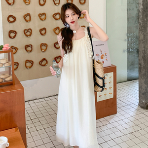 白色法式花瓣吊带连衣裙女夏季2024新款度假风气质显瘦海边长裙子
