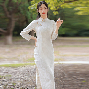 白色旗袍2023年新款秋冬改良加绒长袖气质高端少女蕾丝保暖连衣裙