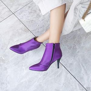 大码秋冬季新款时尚米白黑紫色细高跟尖头皮鞋潮名媛女式短裸靴子