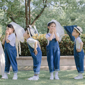 幼儿园毕业服装拍照小学生运动会服装开幕式牛仔背带裤儿童演出服