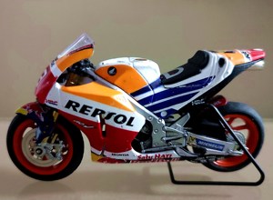 绝版散装 REPSOL 1：24 本田RCV 93号马奎斯合金摩托车模型微瑕疵