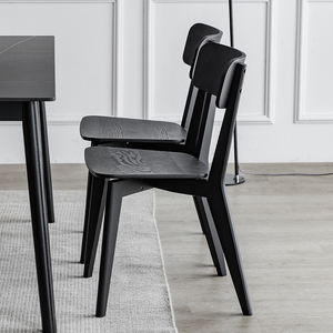 北欧利萨伯实木意式极简设计师餐厅民宿原木酒店黑色白蜡餐桌椅子