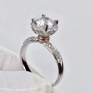 1克拉手捧花钻戒莫桑石戒指女纯银镀金丝带花朵60分仿钻石结婚戒
