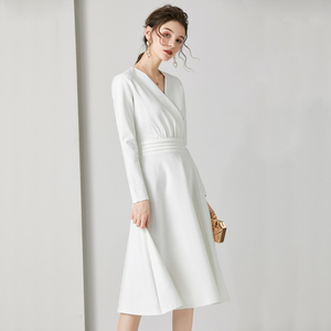 白色连衣裙长款2024春装新款女装礼仪小白裙修身显瘦气质年会礼服