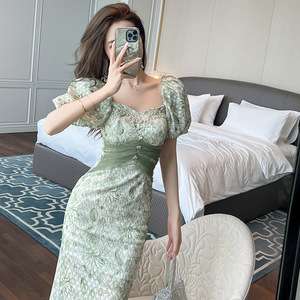 韩国名媛设计感长裙夏季法式泡泡袖收腰方领精致蕾丝连衣裙