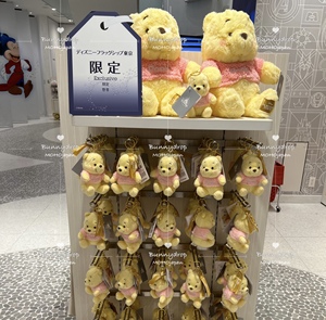 【预定】日本迪士尼新宿限定金标噗噗维尼小熊tsum松松公仔挂件