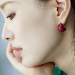 E2208C日韩简约可爱相思红豆半圆形设计感银针耳钉耳环女米兰宣言