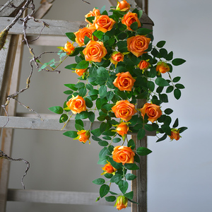 仿真玫瑰花墙面吊花假花藤蔓吊篮摆设吊兰绿植塑料壁挂花装饰植物