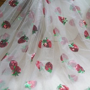 新款草莓亮片面料 超仙甜美草莓蕾丝网纱连衣裙童装长裙礼服布料