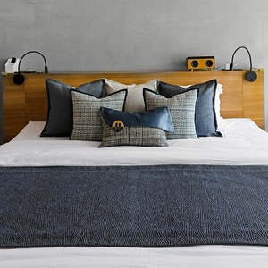 现代轻奢卧室床旗床尾巾床头靠包靠枕布艺软装配套深蓝色加厚面料