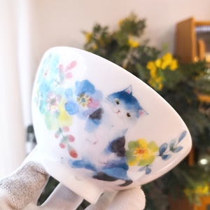 现货日本进口美浓烧和蓝彩色花团锦簇繁花樱花猫咪白瓷饭碗马克杯