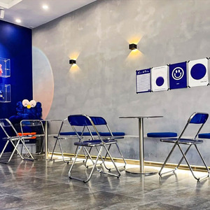 咖啡厅透明亚克力靠背折叠椅子网红化妆椅克莱因蓝椅家用便携折椅