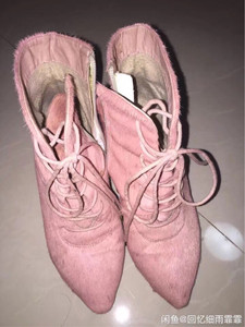 #鞋子集合版#粉色马毛短靴36码。9新吧。实物是很正的水粉色