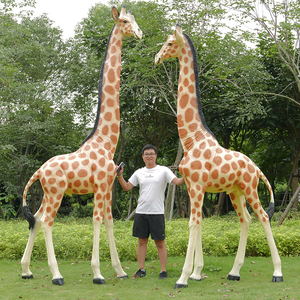 玻璃钢仿真长颈鹿雕塑大型动物摆件户外装饰园林景观广场草坪摆件