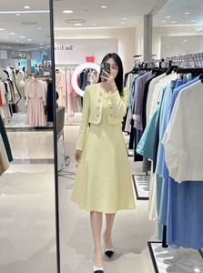 韩单女装 JIG*OTT修身立体剪裁两色时尚新款假两件套大裙摆连衣裙