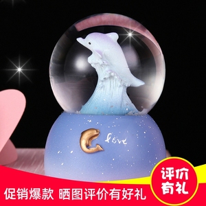 创意海洋生物海豚水晶球闪光雪花玻璃球儿童发光玩具树脂摆件