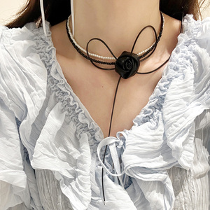IADUO韩国皮革玫瑰花朵珍珠水晶双层项链长流苏颈链时尚KN6488