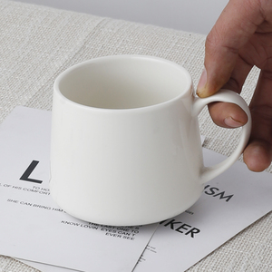 简约创意北欧ins马克杯子陶瓷喝水杯牛奶杯早餐杯咖啡杯带盖勺