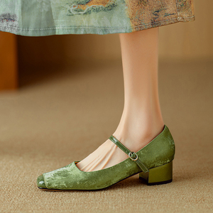 新中式国风单鞋女粗跟2024春夏新款一字扣单鞋中跟绿色豆豆鞋大码