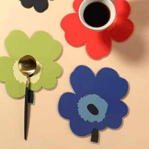 芬兰设计出口韩国花朵盘垫锅垫硅胶花朵造型防滑杯垫 包邮