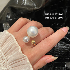 时尚气质大小珍珠戒指女松紧可调节贝珠食指戒开口小众设计感简约