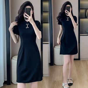 赫本风极简黑色连衣裙女夏季新款小个子新中式盘扣修身气质小黑裙