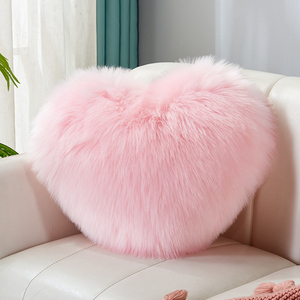 毛绒爱心抱枕心形粉色可爱毛毛心型礼品生日礼物网红女生沙发靠垫