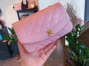 少女感vintage chanel 戴妃包 中古淡粉色缎面镂空金色链条斜挎包