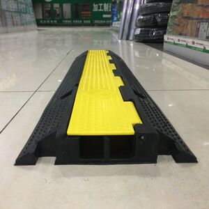 橡胶汽车槽板地槽减速带1米过线板公路道路坡道穿线压线铺线板线