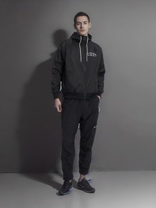 Nike耐克梭织外套男休闲运动春季新款茄克衫透气舒适刺绣防风衣潮
