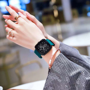 网红新款专柜正品手表女士防水石英方形硅胶带时装表时尚防水腕表