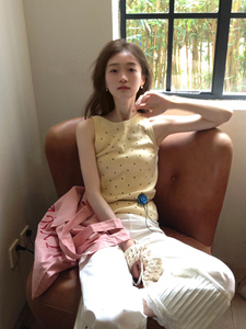 黄色波点针织背心女夏季新款韩系少女感修身显瘦无袖外穿打底上衣
