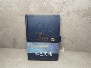 新版魔戒指环王 金字塔官方原版仿皮烫金印花刷金 A5横线笔记本