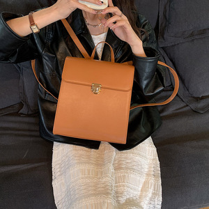 极简定型纯色背包日系锁扣双肩包设计感小众小型方包女生流行包包