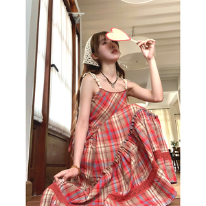 罐头士多所裙子夏季女2024新款复古红色格纹串珠中长款吊带连衣裙