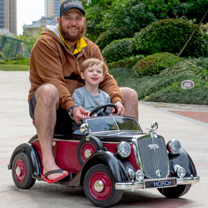 新款亲子儿童电动车四轮汽车双人可坐大人小孩遥控大型奥迪老爷车