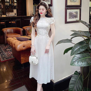 越南小众2023夏季新款淑女蕾丝刺绣气质收腰连衣裙子百褶裙礼服