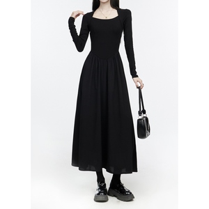 法式黑色方领针织长袖连衣裙女2024气质小个子收腰显瘦长裙