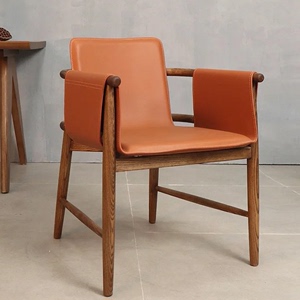 马鞍皮椅子白蜡木实木餐椅咖啡厅带扶手靠背椅现代简约设计师样板