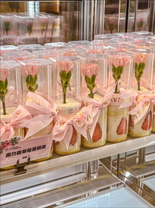 女神节蛋糕装饰手捧玫瑰对对杯母亲节鲜花慕斯盒透明提拉米苏杯