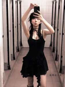 樱田川岛夏季辣妹气质黑色绑带吊带法式连衣裙短裙子女小众设计感