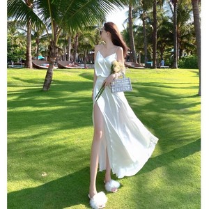 连衣裙度假海边旅游沙滩吊带拍照三亚超仙白色新款渡假长裙女海滩